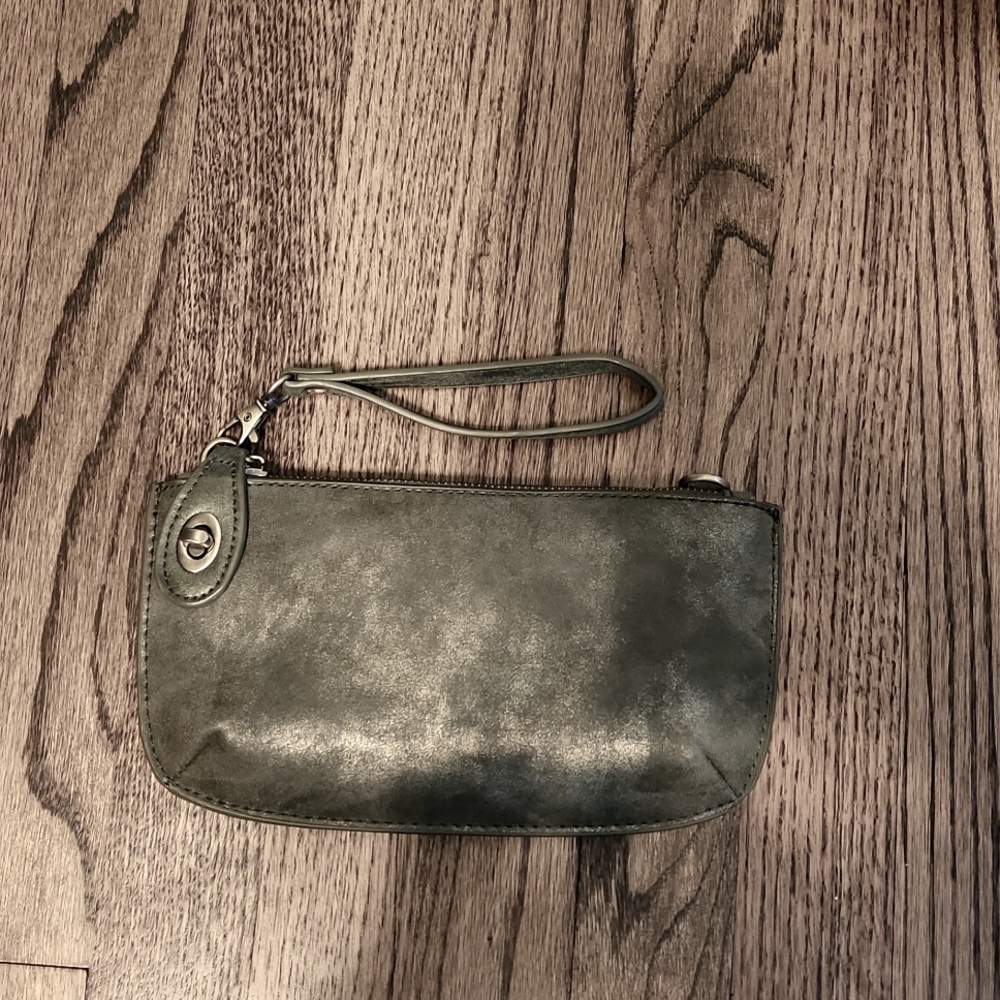 Green wristlet